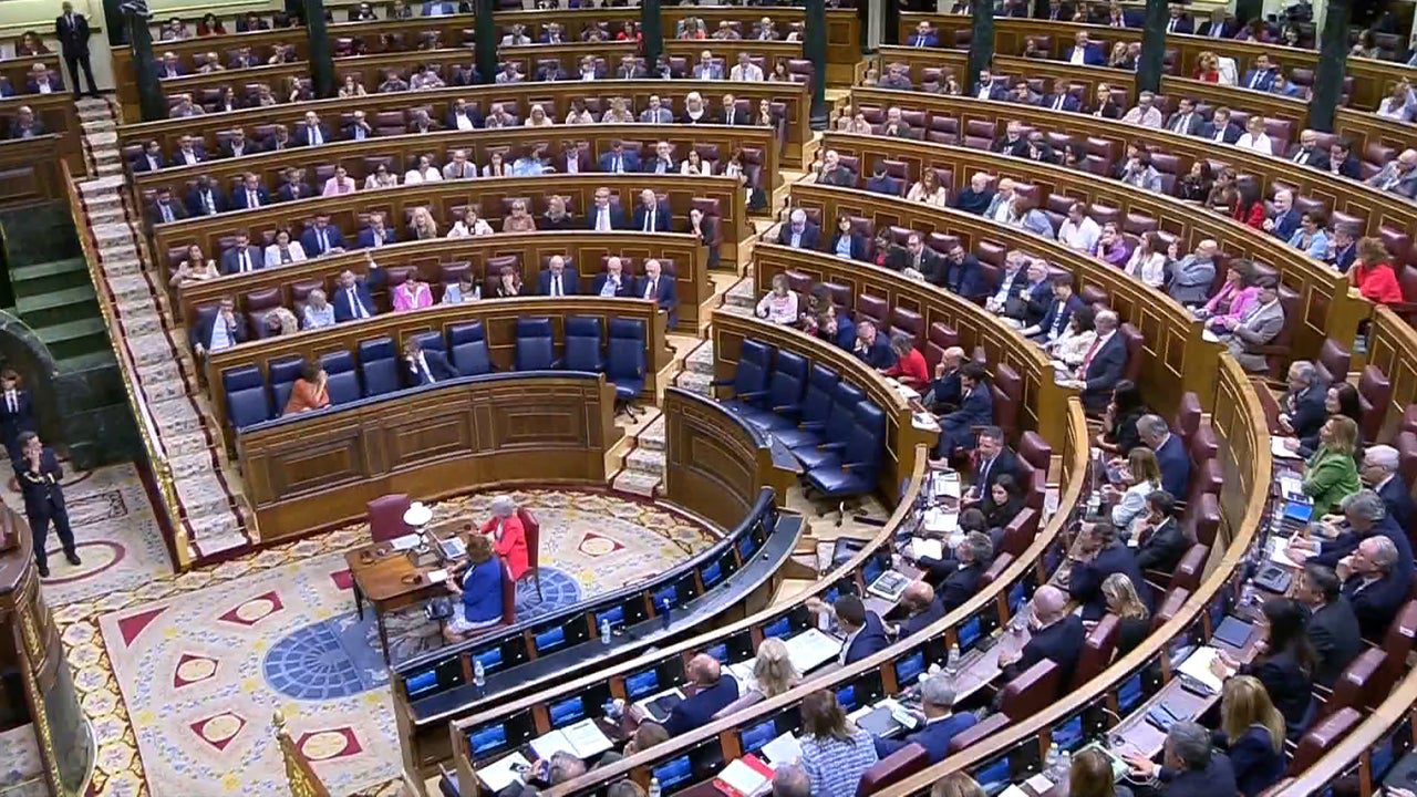 El PP pide explicaciones a los 7 ministros que quieren ausentarse de la última sesión de control del año