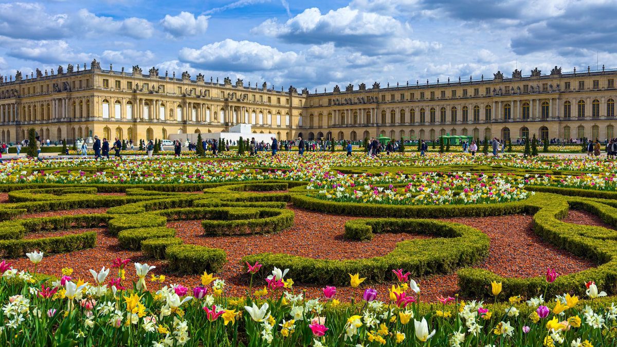 lujo, historias y secretos de la monarquía