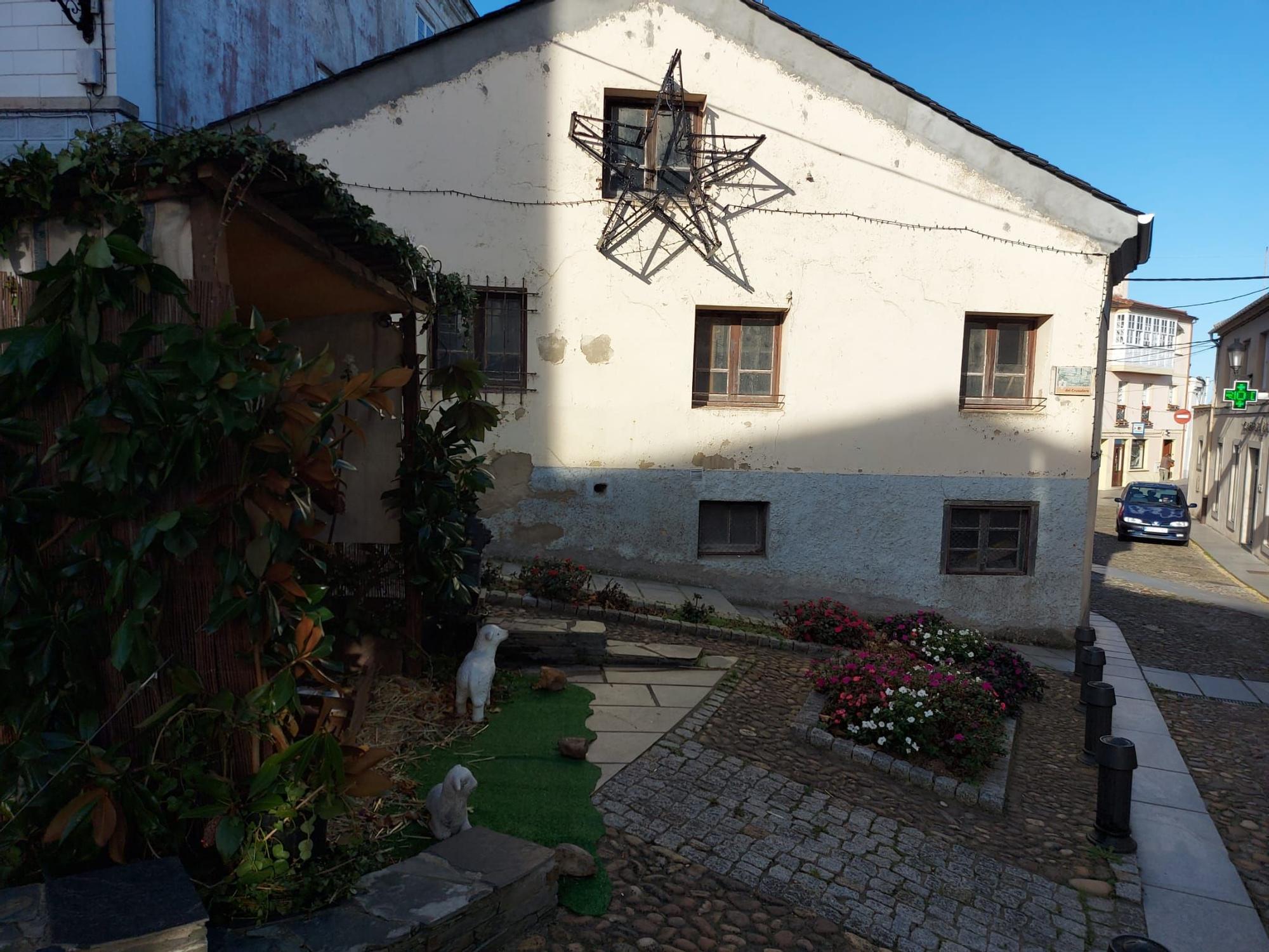 En imágenes: Los Amigos del Árbol transforman Castropol en un pequeño cuento navideño