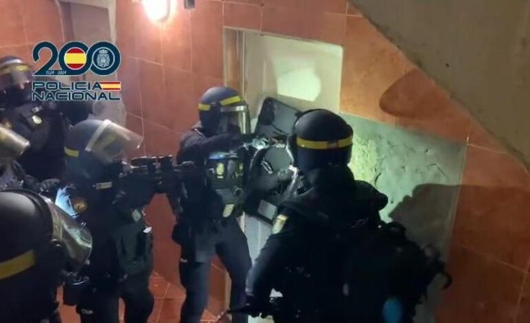 Un tiroteo en las Tres Mil Viviendas tras una pelea entre dos jóvenes se salda con una macrooperación con siete detenidos