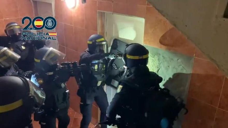 Un tiroteo en las Tres Mil Viviendas tras una pelea entre dos jóvenes se salda con una macrooperación con siete detenidos