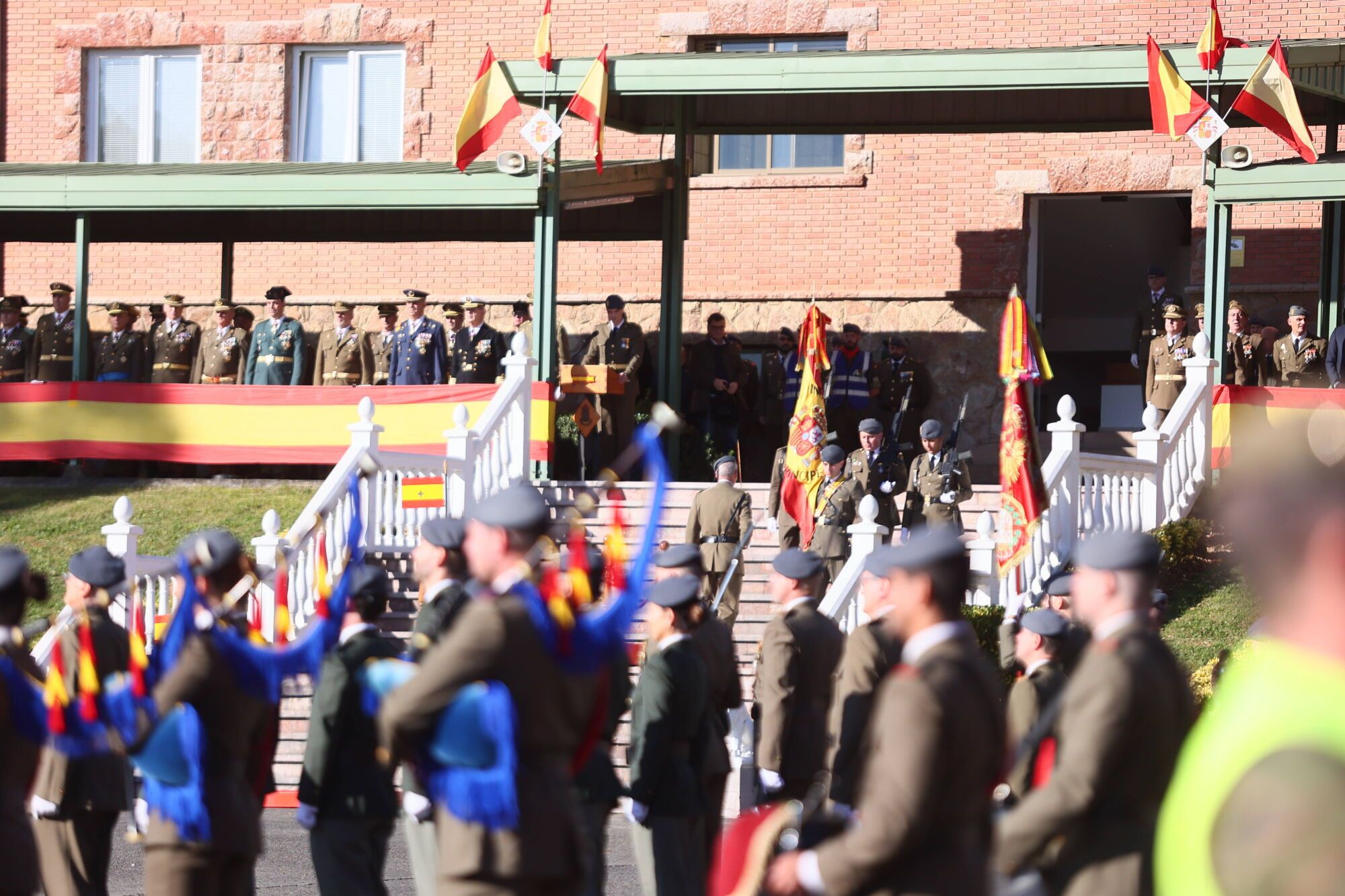 EN IMÁGENES: El acuartelamiento "Cabo Noval" se vistió esta mañana de gala para celebrar el día de la Inmaculada