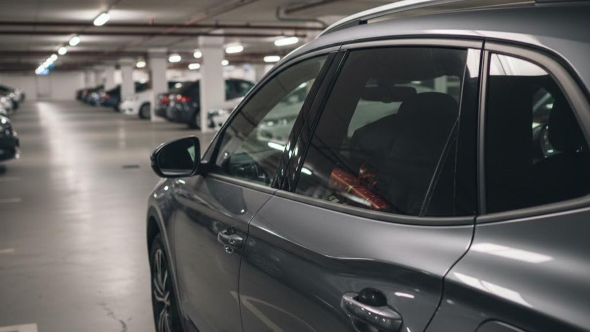 Mantener el coche en el garaje no evita el robo de los regalos de Navidad.