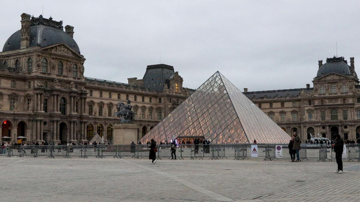 Empleados del Louvre irán a la huelga a partir de este lunes por el deterioro del museo más visitado del mundo
