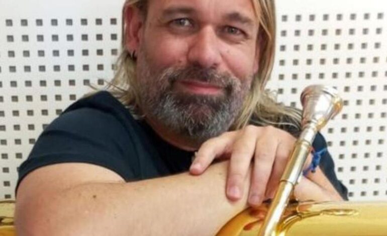 No soy menos músico por tocar en una banda