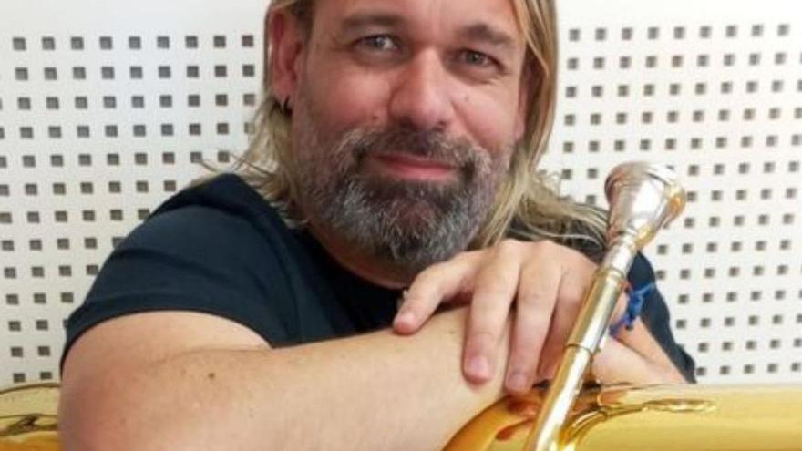 No soy menos músico por tocar en una banda