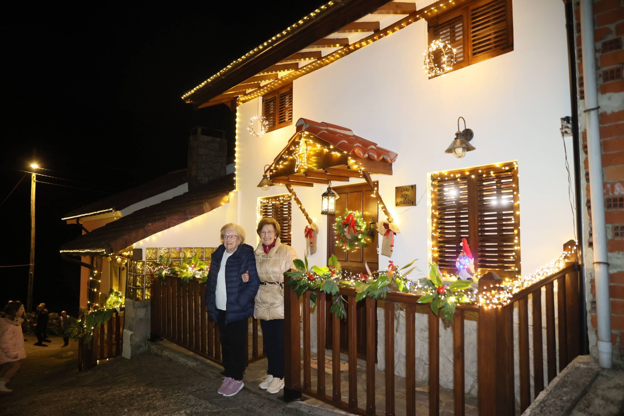 EN FOTOS: Así brilla Aciera, el pueblo asturiano más navideño del mundo