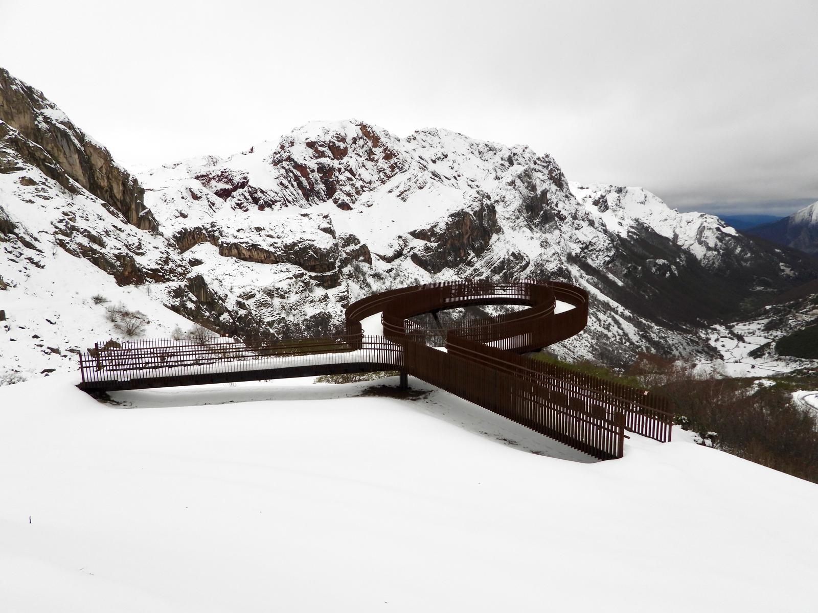 EN FOTOS: La imagen navideña que luce Somiedo, uno de los principales destinos del puente festivo en Asturias