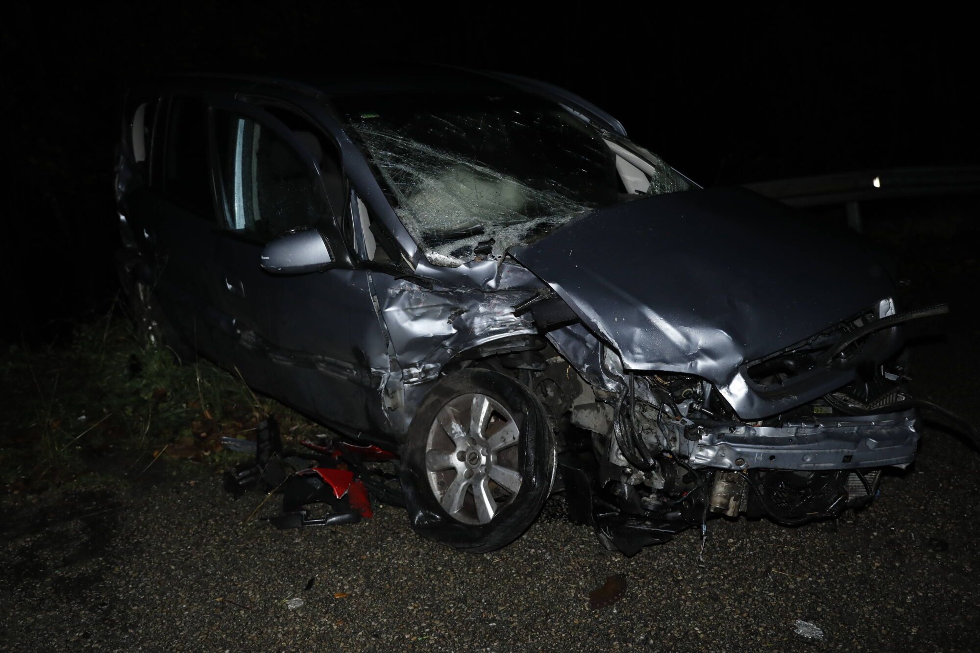 EN FOTOS: Angustioso rescate en Tineo tras un accidente en el que un coche cayó al río 