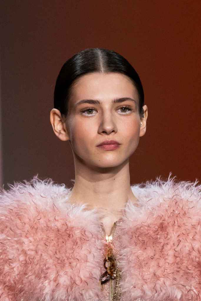 El delineador de ojos blanco puede ser nuestro gran aliado para hacer que nuestros ojos parezcan más grandes (Foto: Imaxtree).