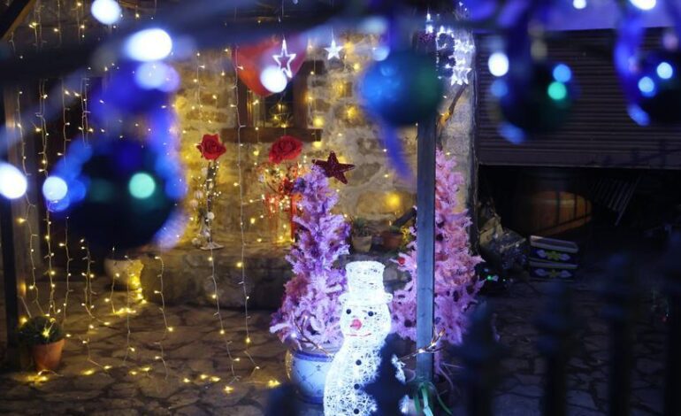 Así brilla Aciera, el pueblo asturiano más navideño del mundo