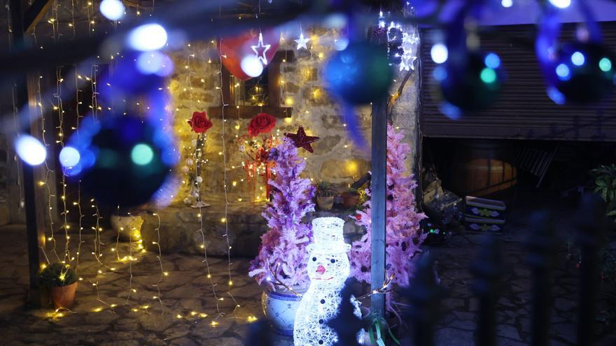 Así brilla Aciera, el pueblo asturiano más navideño del mundo