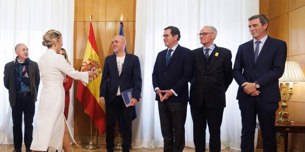 Yolanda Díaz aparca el examen de la reforma laboral que le exige la ley