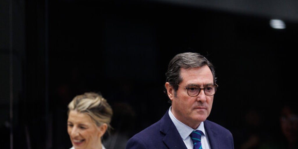 Yolanda Díaz cree inaceptable la subiba del 1,5% del salario mínimo que plantea la CEOE