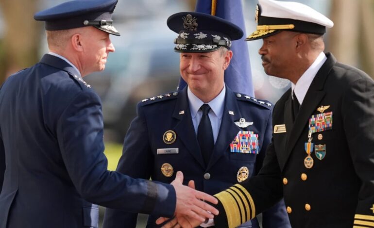 Dimite el jefe del Comando Sur de EEUU por diferencias con sus superiores sobre la operación militar en el Caribe