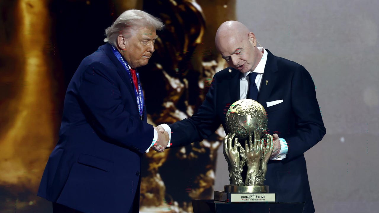 La FIFA otorga a Donald Trump el Premio FIFA de la Paz en la gala del Mundial en Washington