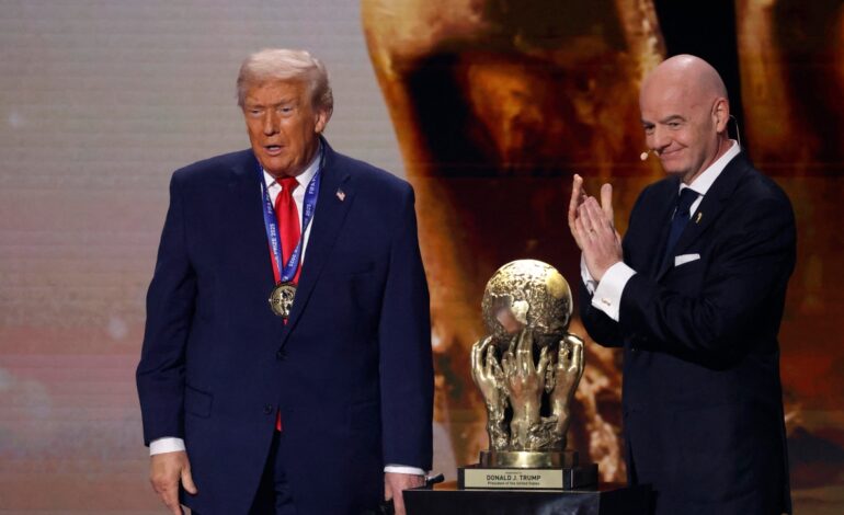 Donald Trump recibe el premio FIFA de la Paz y se rinde a España: «Amo el país»