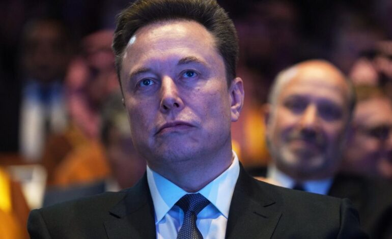Elon Musk pide la abolición de la UE y la amenaza con una «respuesta» por la multa a X