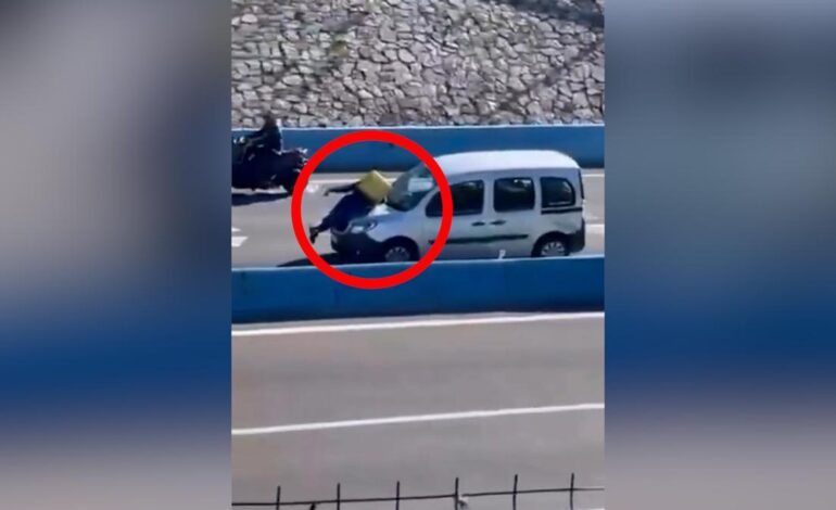 ATROPELLO GLOVO ALGECIRAS | Una furgoneta atropella a un repartidor de Glovo y conduce varios metros con él sobre el capó en Algeciras