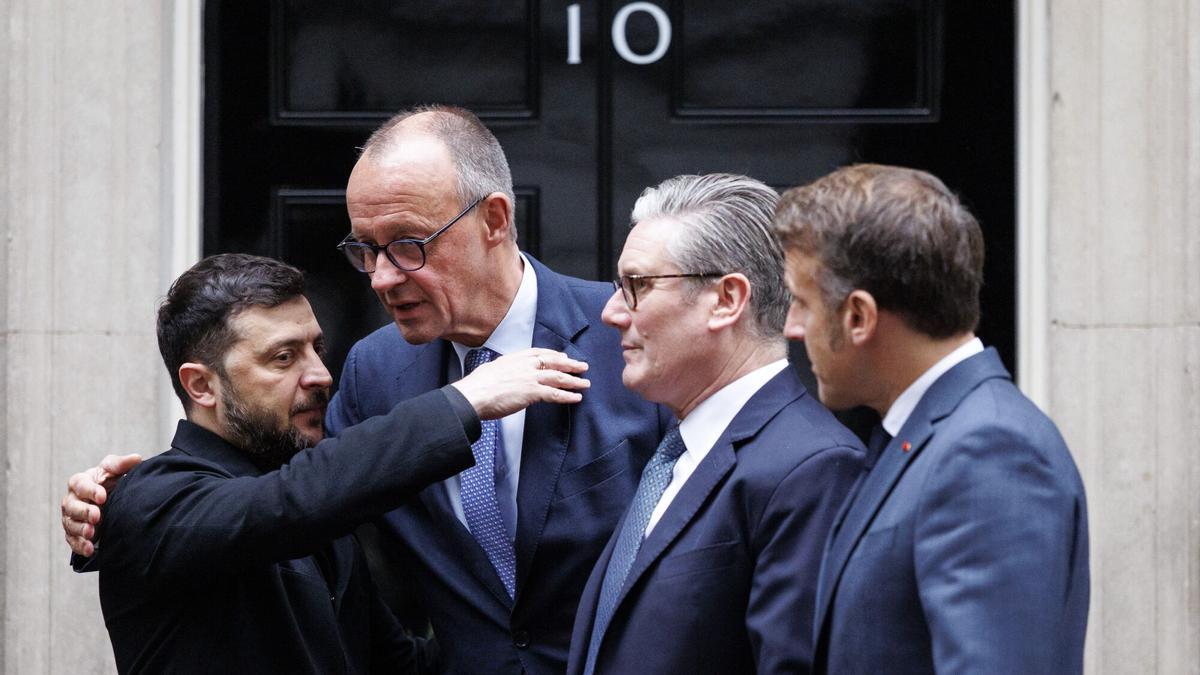 Starmer, Merz y Macron cierran filas con Zelenski ante las nuevas presiones de Trump para que acepte su plan de paz para Ucrania