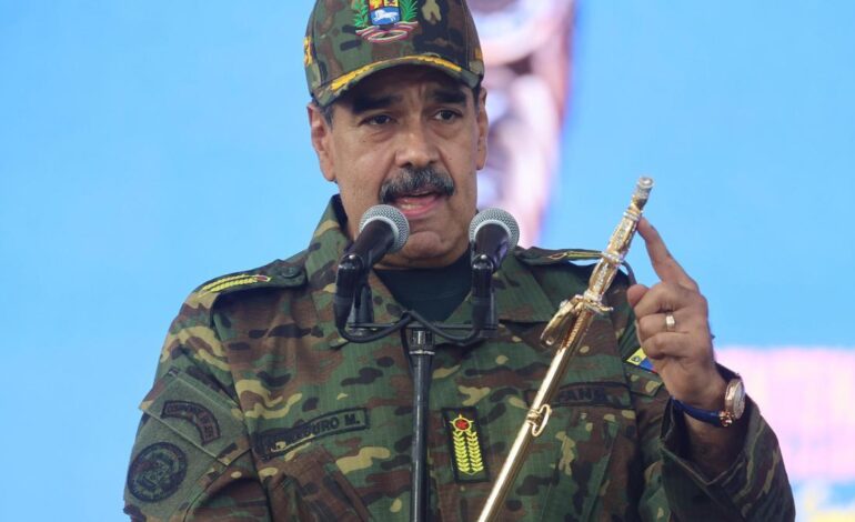 no nos sacarán del camino de la revolución