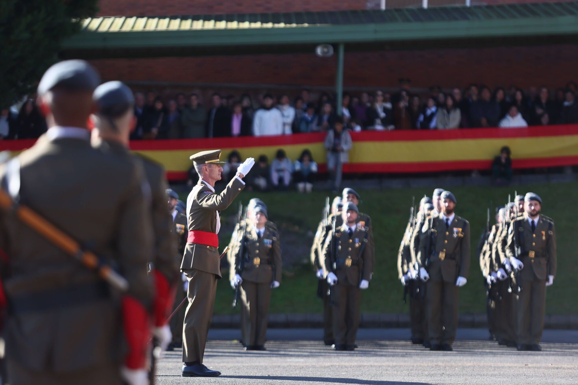 EN IMÁGENES: El acuartelamiento "Cabo Noval" se vistió esta mañana de gala para celebrar el día de la Inmaculada