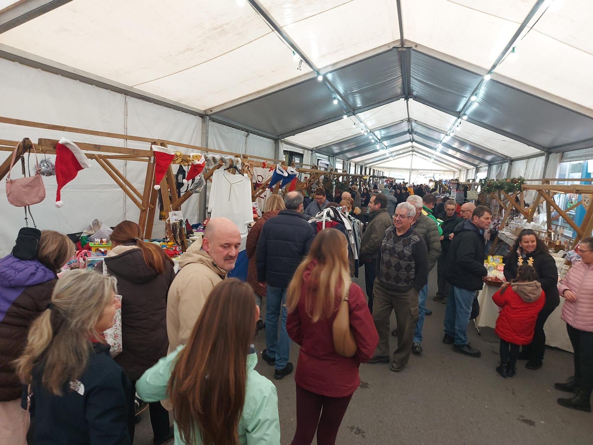 En imágenes: Así era el mercadillo navideño de Tineo