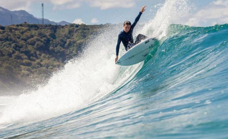 Doble premio para Mateo Vázquez, que busca su gran ola en Perú