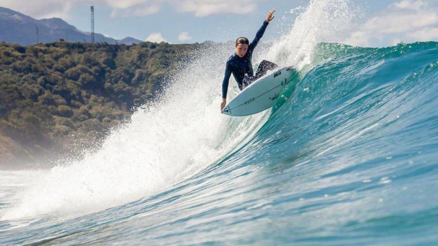 Doble premio para Mateo Vázquez, que busca su gran ola en Perú
