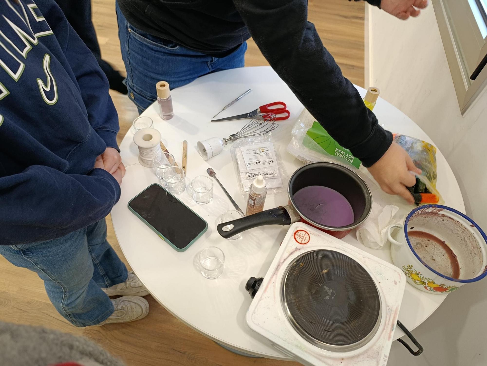 Velas aromáticas y adornos de resina en Soto de Llanera para Navidad