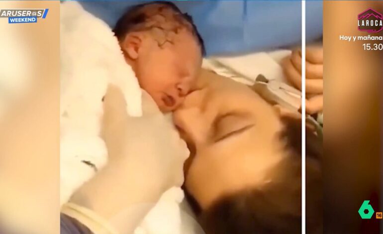 El entrañable vídeo viral del bebé recién nacido que deja de llorar cuando su mamá le da su primer beso