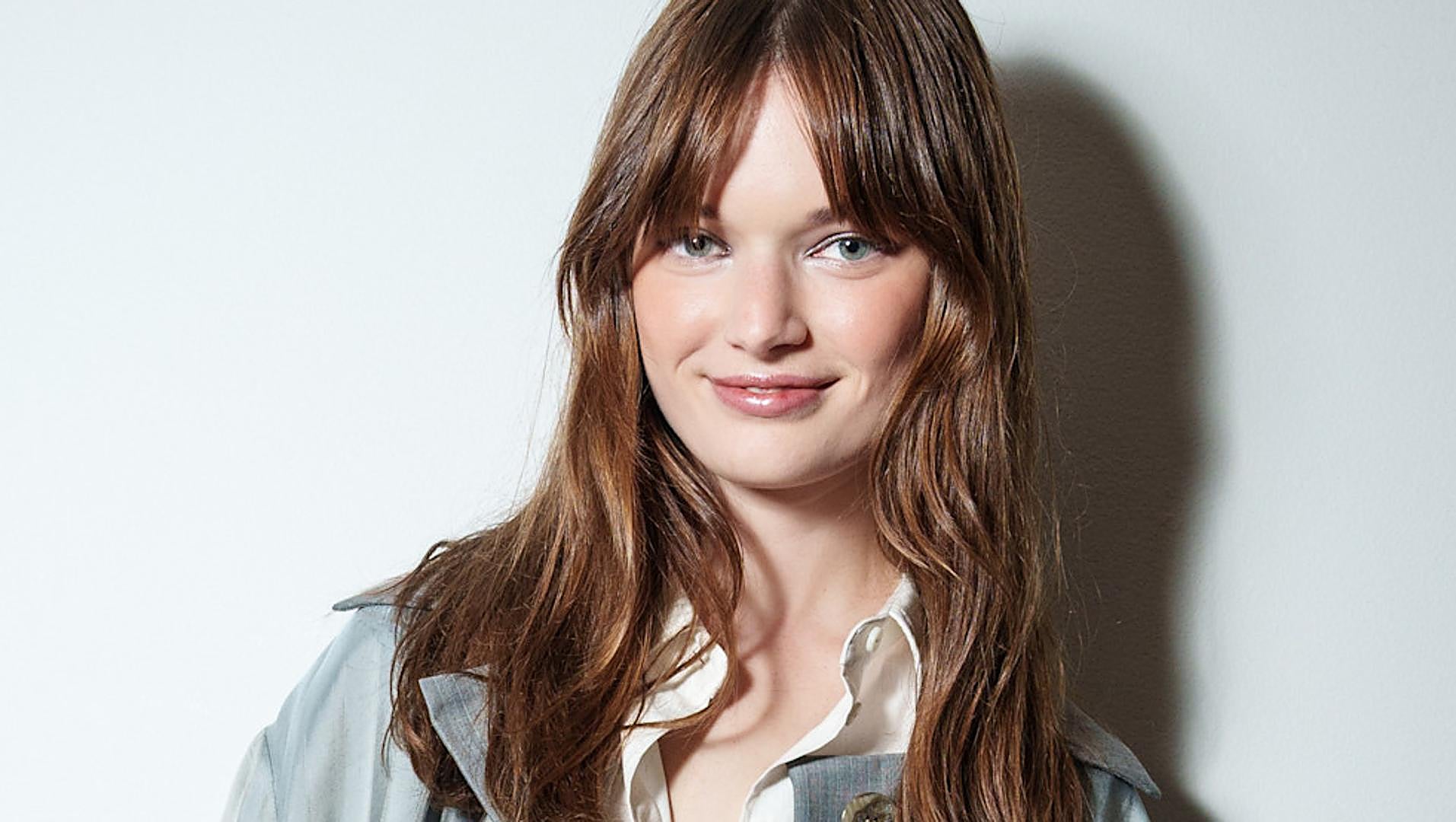 Exfoliar el cuero cabelludo puede cambiar por completo tu melena