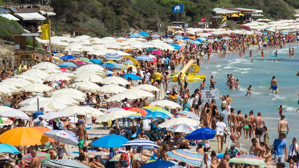 IBIZA MASIFICADA | Este es el lugar de España más masificado turísticamente y estas son las dramáticas consecuencias