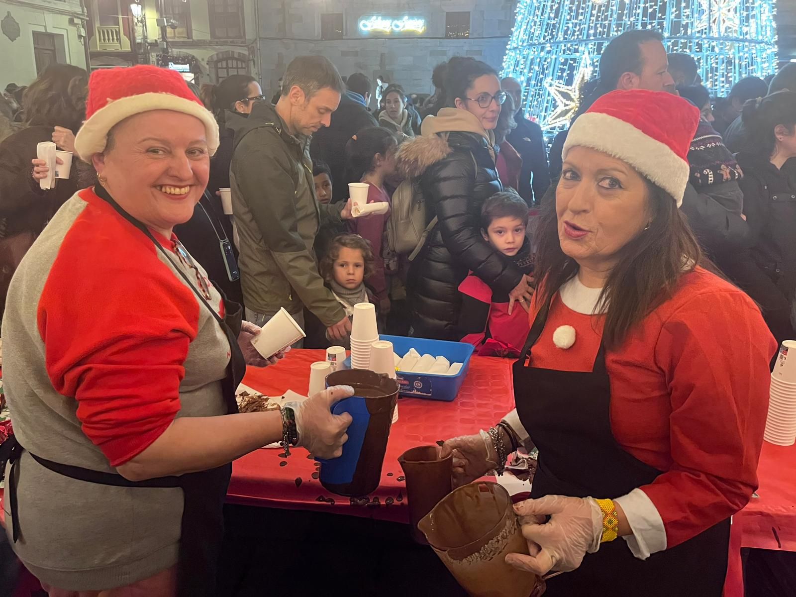 NAVIDAD RIBADESELLA | Ribadesella inicia el programa de actos navideños con el encendido del alumbrado para las fiestas