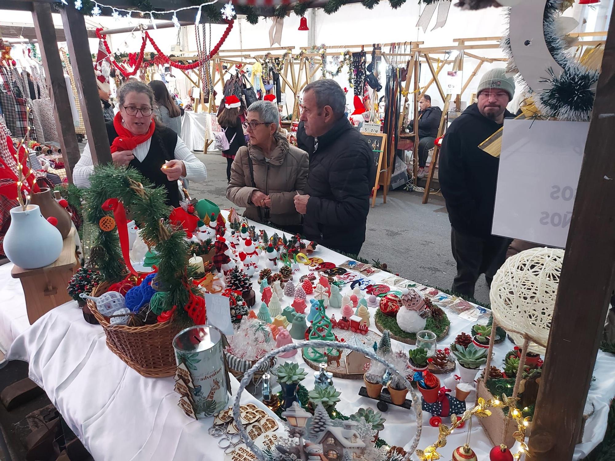 En imágenes: Así era el mercadillo navideño de Tineo
