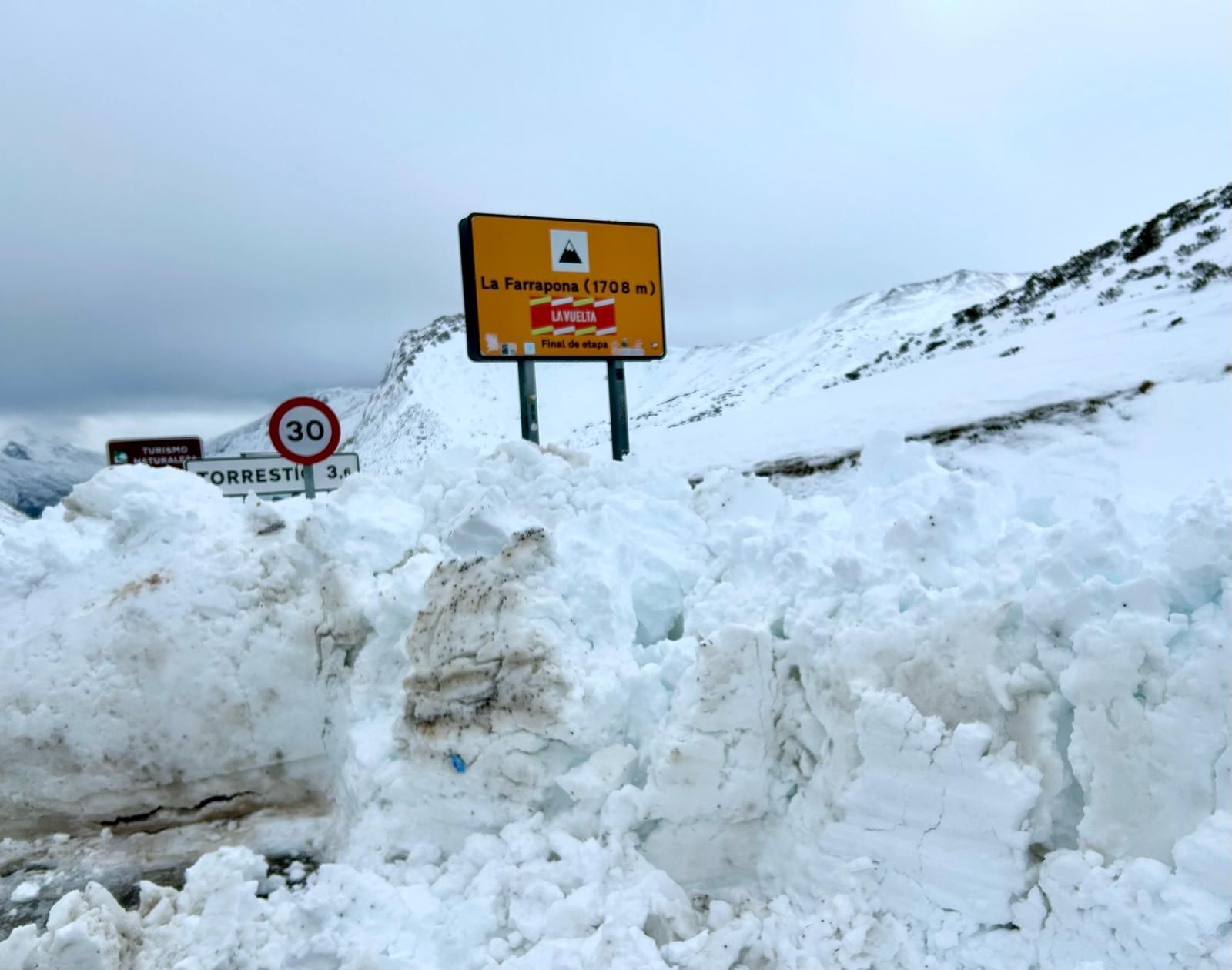 EN FOTOS: La imagen navideña que luce Somiedo, uno de los principales destinos del puente festivo en Asturias