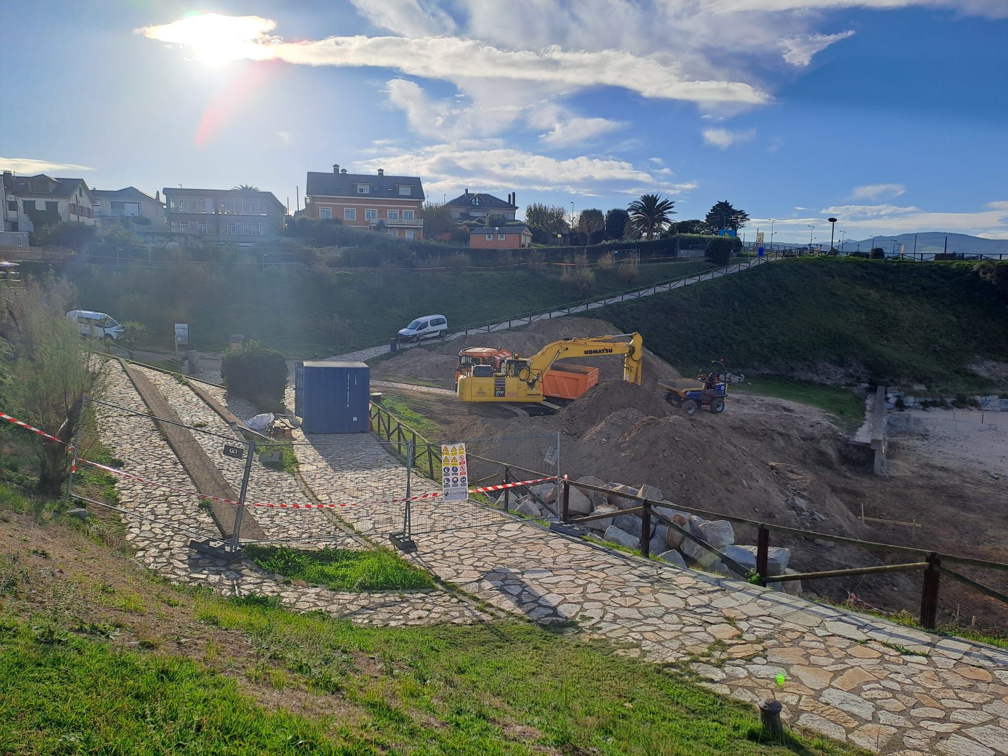 En imágenes: avanzan las obras de remodelación de los accesos a la playa de Tapia