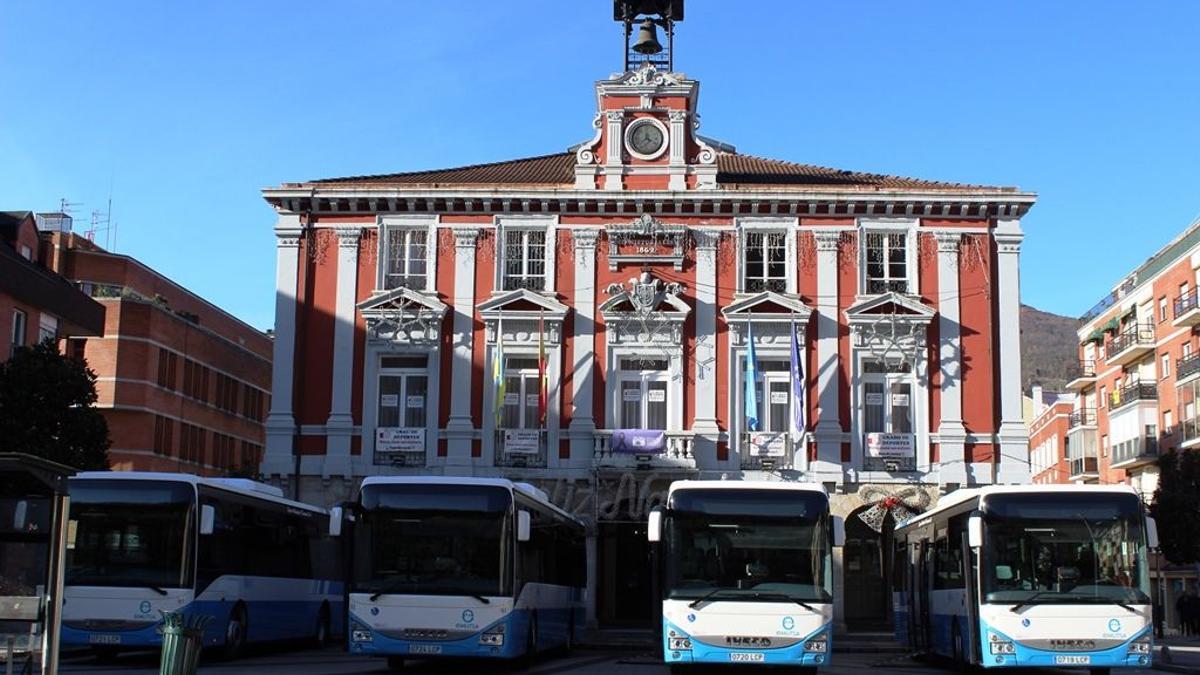 SERVICIOS PÚBLICOS | El transporte público de Mieres congela sus tarifas: el Ayuntamiento destaca el tiempo que lleva Emutsa sin subir precios y son más de 10 años