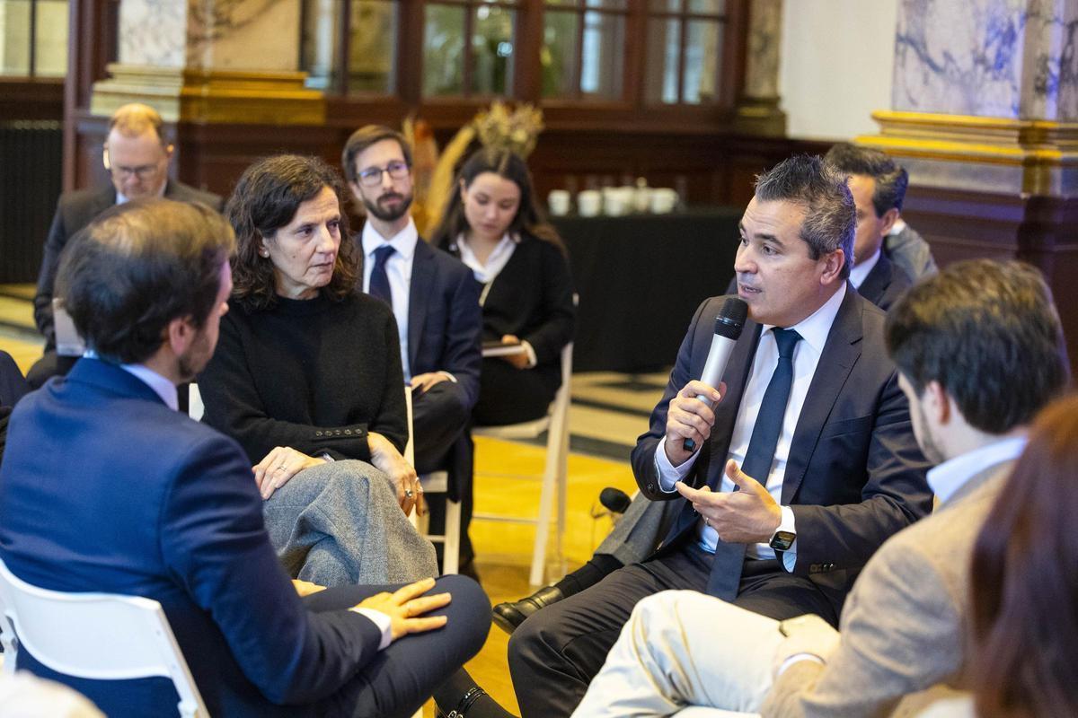 Gemma Martínez, subdirectora de EL PERIÓDICO junto a Josep Maria Recasens, presidente de ANFAC en Bruselas