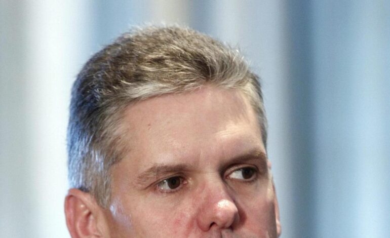 Condenan a prisión perpetua al ex hombre fuerte de la economía cubana, Alejandro Gil Fernández