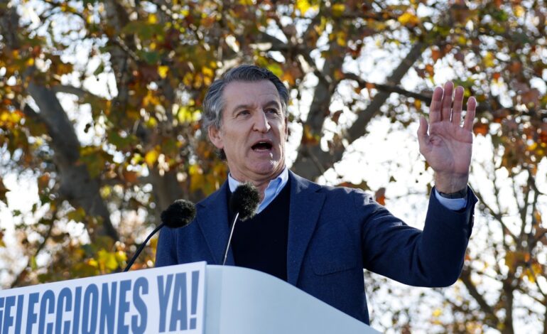 Feijóo acusa a Pedro Sánchez de estar «perdiendo la dignidad» por «implorar» a Junts: «Es una comedia»