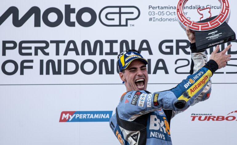 El objetivo es esa moto oficial…