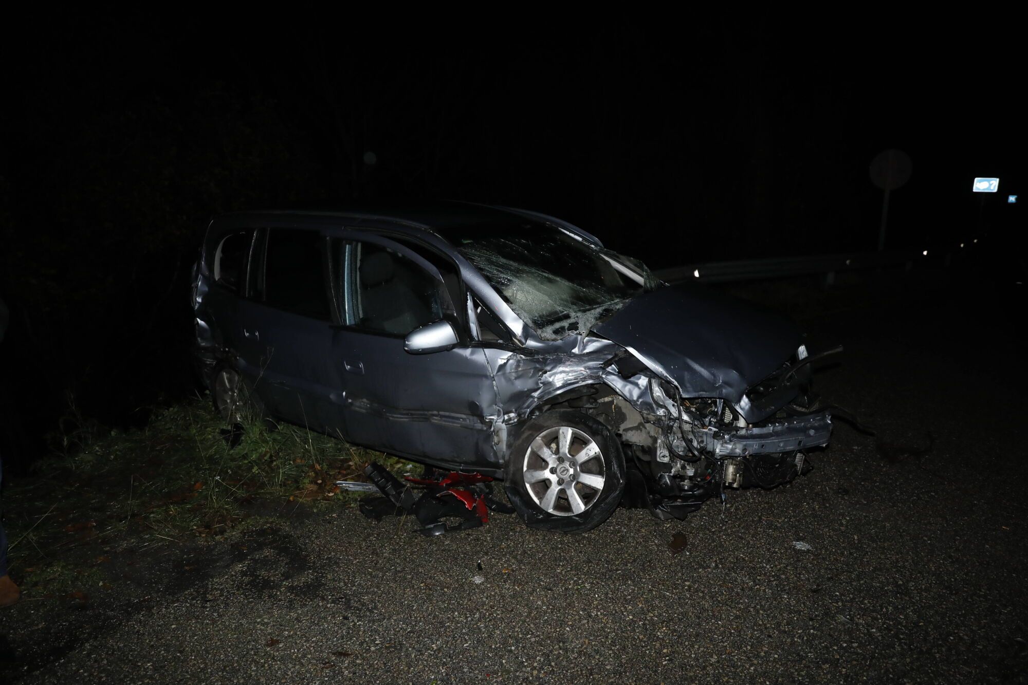 EN FOTOS: Angustioso rescate en Tineo tras un accidente en el que un coche cayó al río 