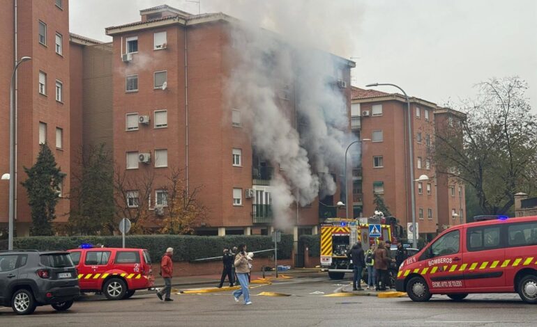 Extinguido el incendio en un bloque de viviendas de Toledo que ha causado al menos 8 personas hospitalizadas