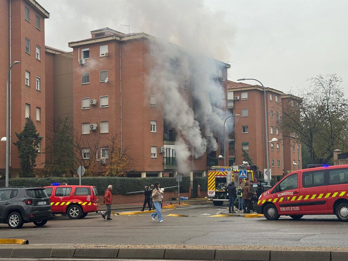 Extinguido el incendio en un bloque de viviendas de Toledo que ha causado al menos 8 personas hospitalizadas