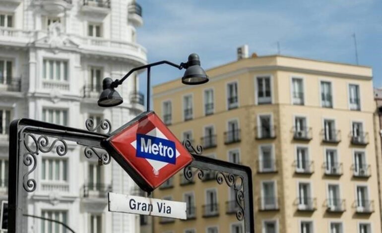 Una persecución policial a manteros por los túneles del Metro de Gran Vía deja varios detenidos y dos agentes heridos