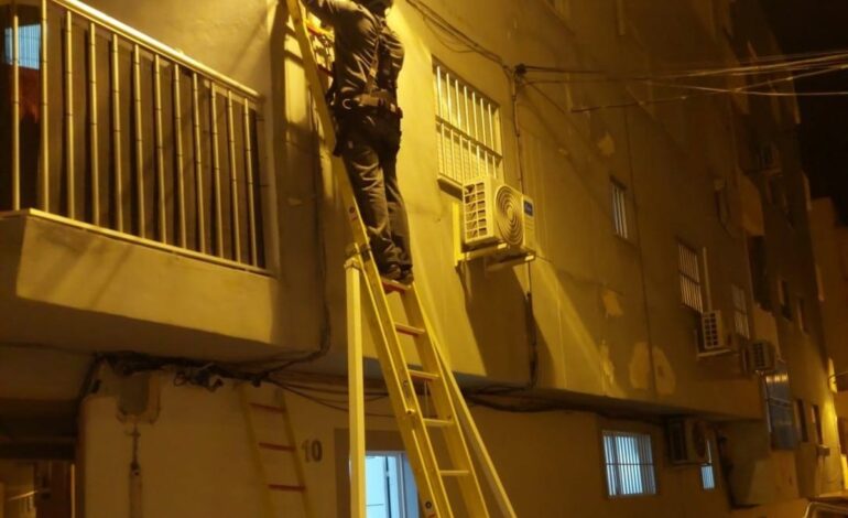 Endesa corta en Almería 250 enganches irregulares en los registros policiales, 12 con plantaciones de marihuana