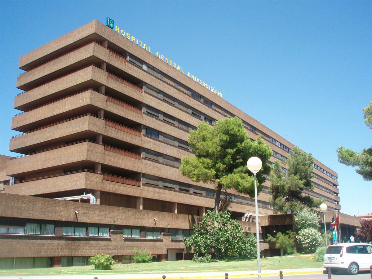 Trasladan al hospital a un trabajador de 47 años tras caerle encima un armario de unos 100 kilos en Albacete