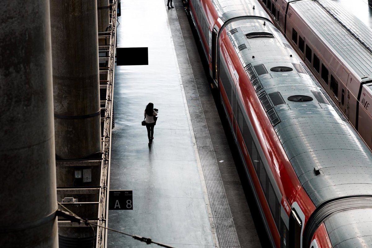 Retrasos en los trenes de la línea C5 de Cercanías de Sevilla por una incidencia en la señalización en Salteras