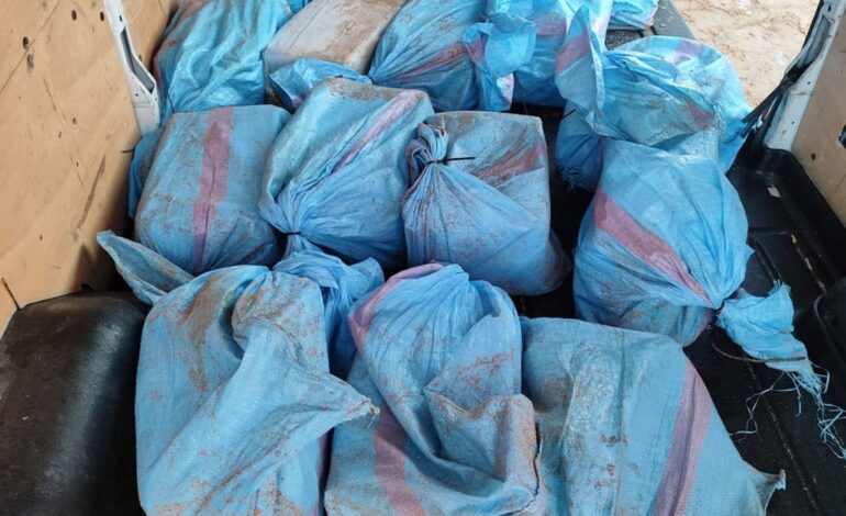 Abortado un alijo de 410 kilos de cocaína que iba a ser desembarcado en Barbate (Cádiz) con dos detenidos